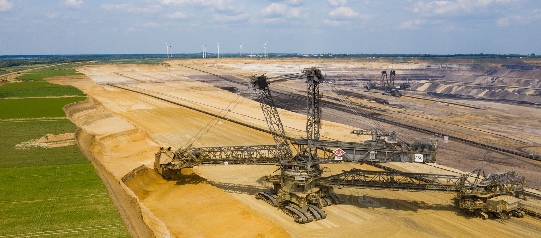 Schaufelradbagger im rheinischen Tagebau Garzweiler – Symbol des Braunkohlebergbaus in NRW